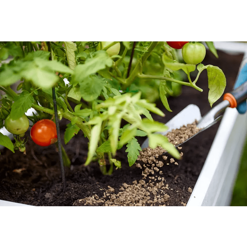 Miracle-Gro® Organics Plant Fertilizer made with pure chicken manure, 2kg 