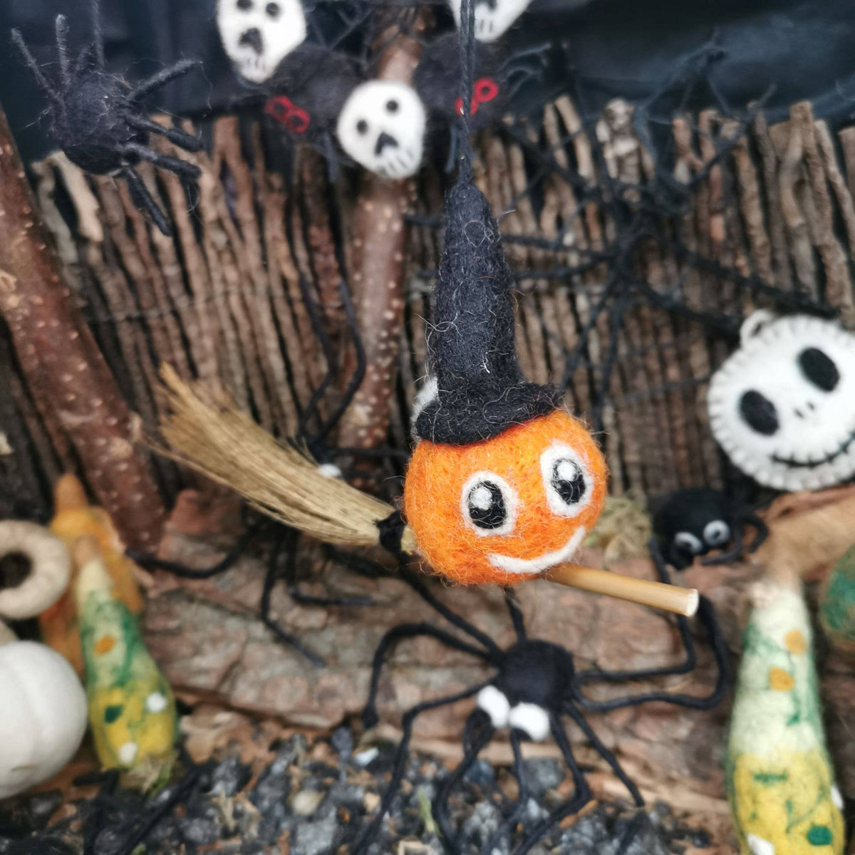 Handmade Biodegradable Hanging Felt Flying Pumpkin for Halloween