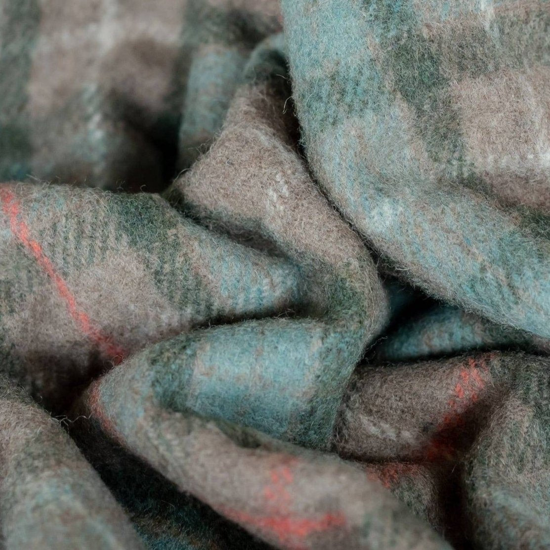Couverture en laine recyclée en tartan vieilli, Fraser Hunting