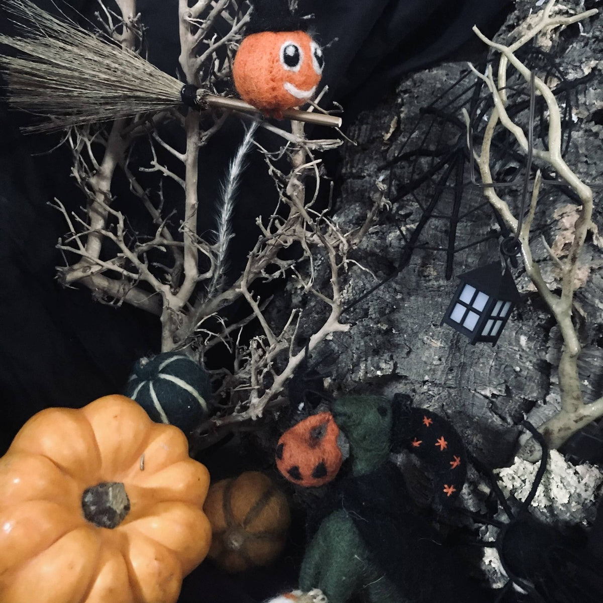 Handmade Biodegradable Hanging Felt Flying Pumpkin for Halloween
