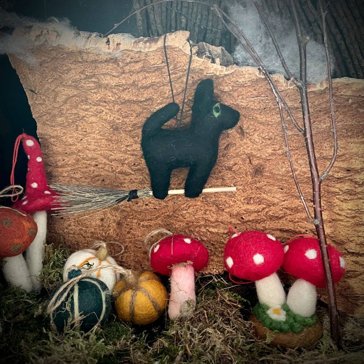 Chat noir volant fait main à suspendre biodégradable pour Halloween