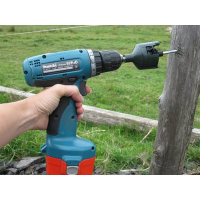 Screwing tool for insulators