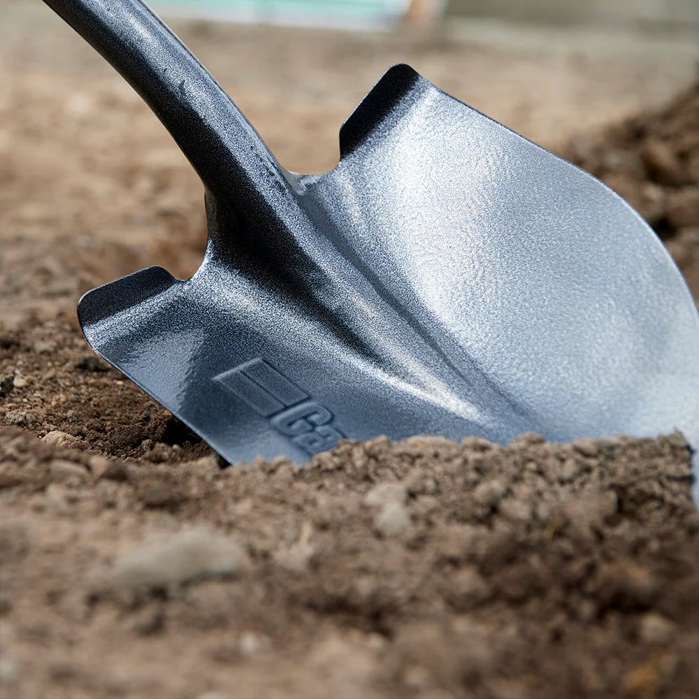 Garant - Long Wooden Handle Round Shovel 