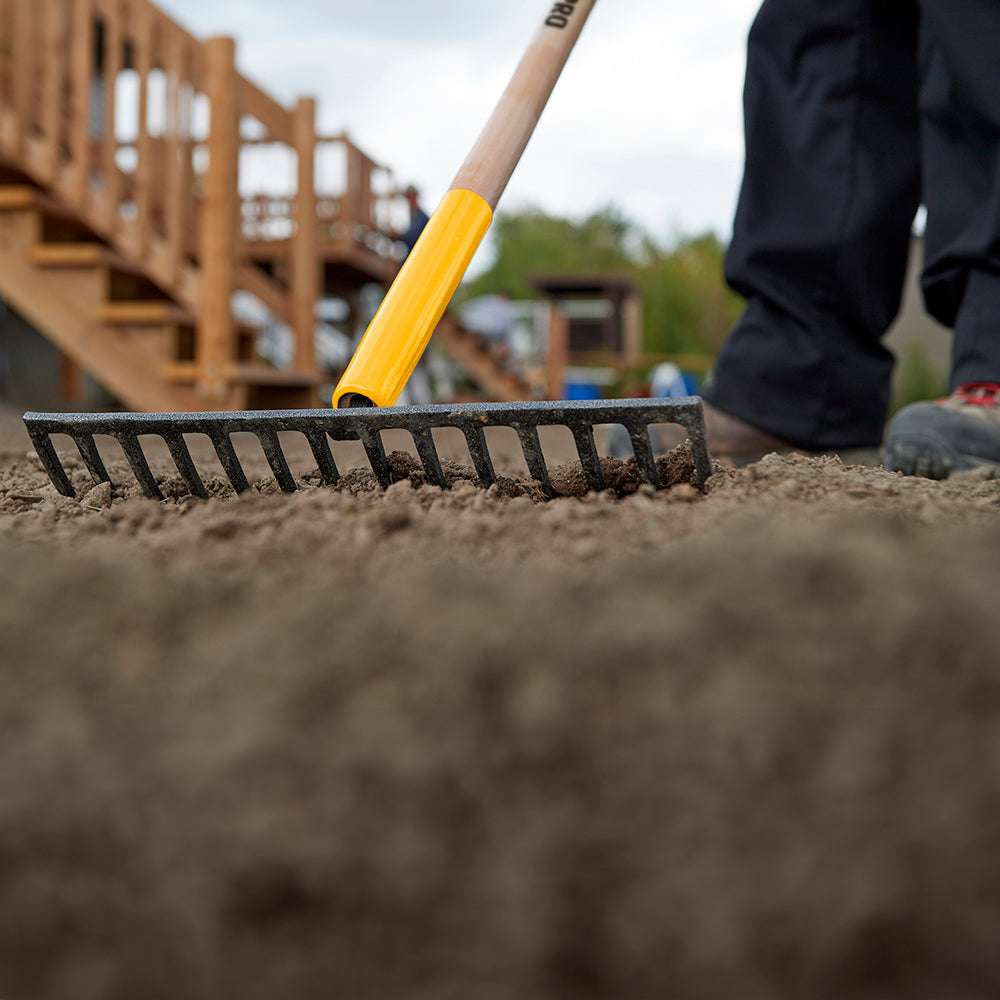 Râteau à niveler, manche en bois 60 po - Garant