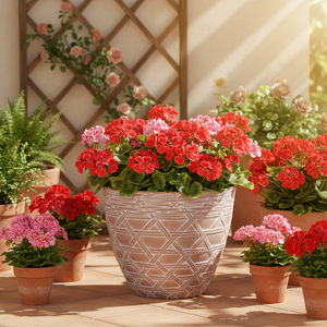 Pot à fleurs en résine à motifs arabesques - Landscapers Select