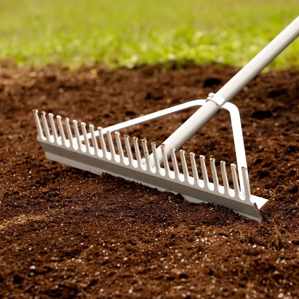 Râteau à niveler 24 po pour paysagiste - Garant