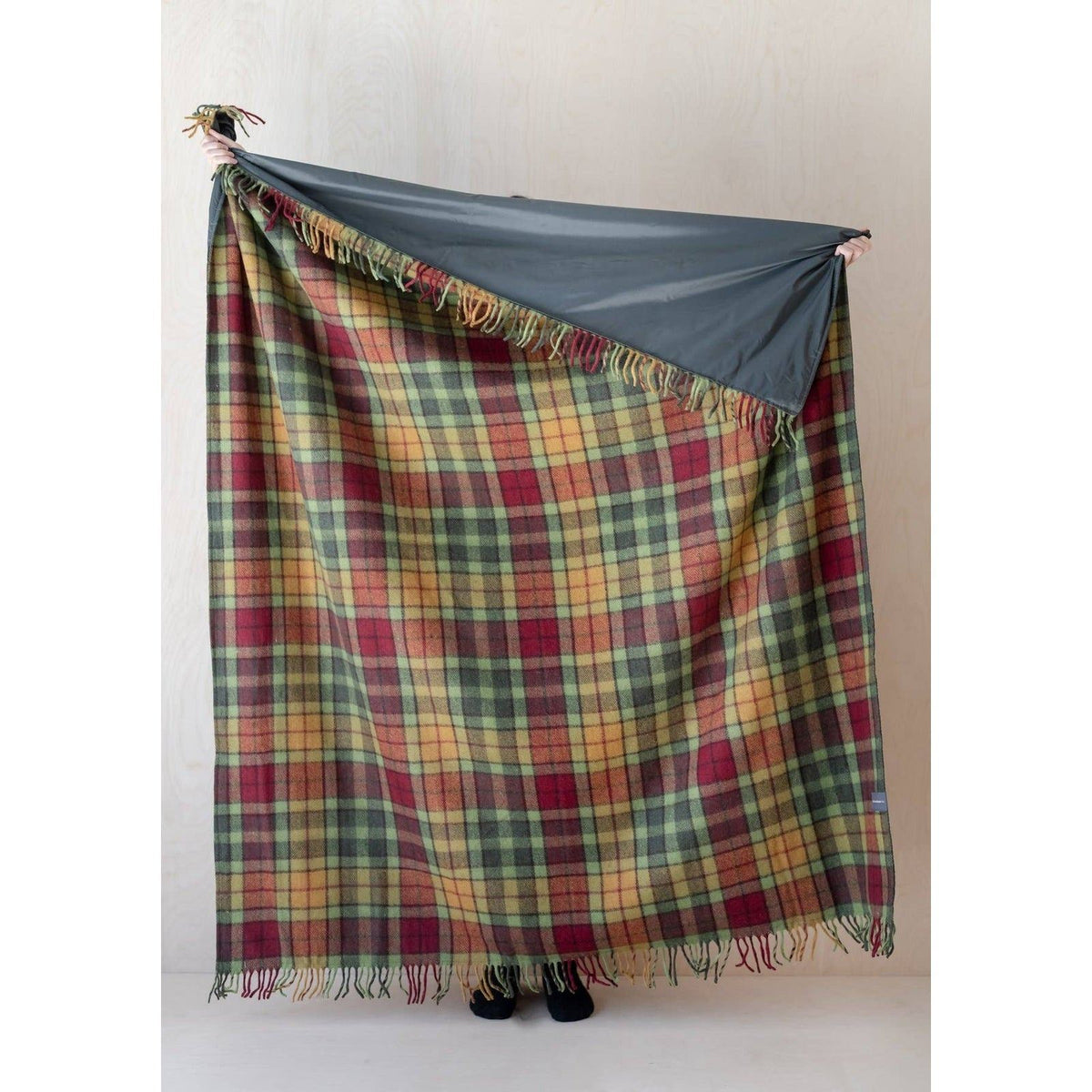 Couverture de pique-nique en laine recyclée avec sangles de transport en cuir, tartan d'automne Buchanan