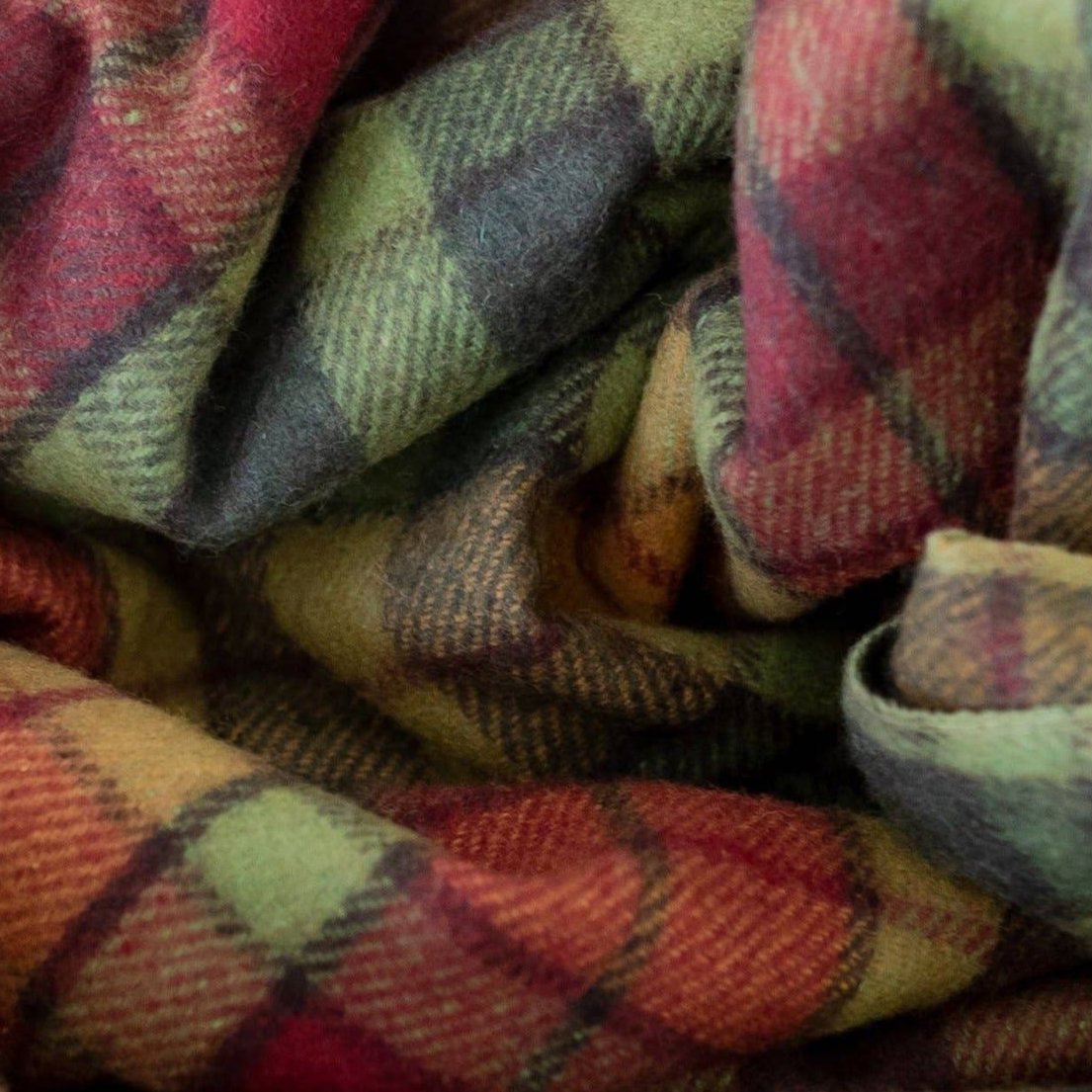 Couverture de pique-nique en laine recyclée avec sangles de transport en cuir, tartan d'automne Buchanan